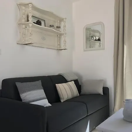 Les Mazets Et D'uzes Arpaillargues-et-Aureillac