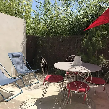 Les Mazets Et D'uzes Arpaillargues-et-Aureillac