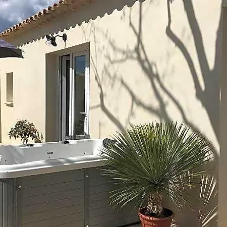 Les Mazets Et D'uzes Arpaillargues-et-Aureillac
