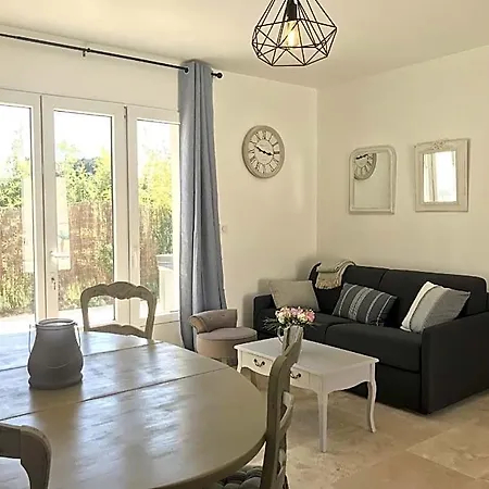 Les Mazets Et D'uzes Holiday home Arpaillargues-et-Aureillac