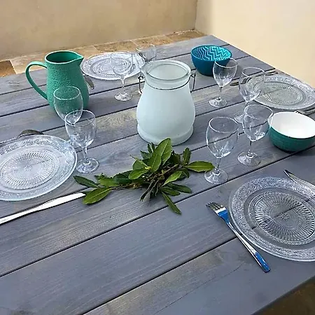 Les Mazets Et D'uzes Arpaillargues-et-Aureillac